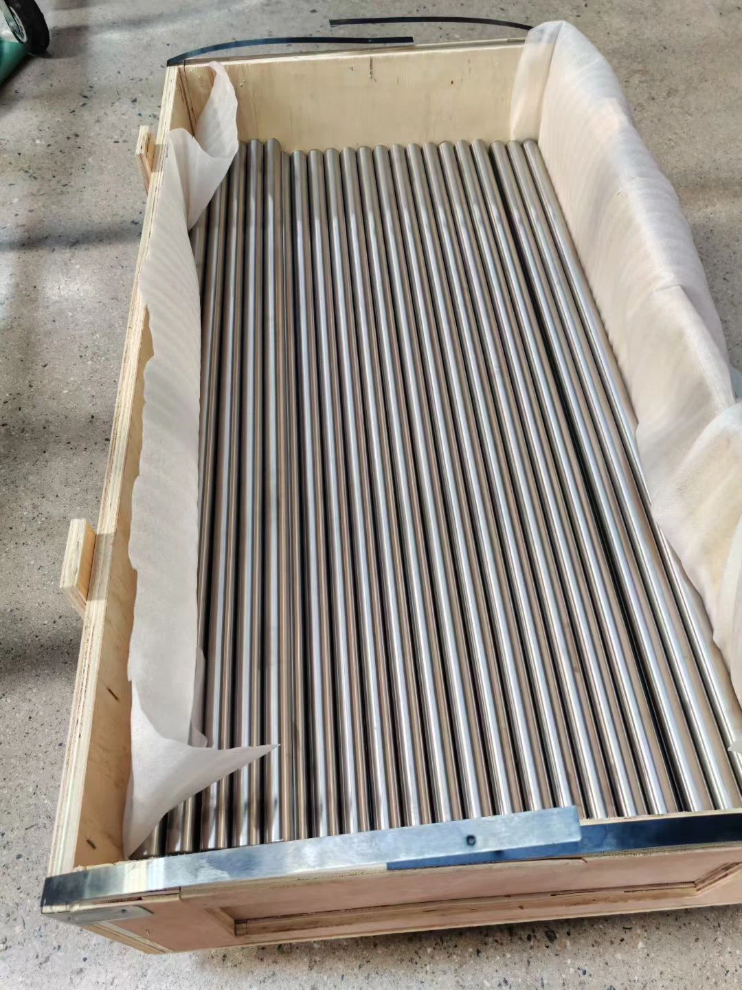 Shaanxi Chenxin successfully exported high-end medical titanium rods to its EU partners. Shaanxi Chenxin successfully exported high-end medical titanium rods to its EU partners.
